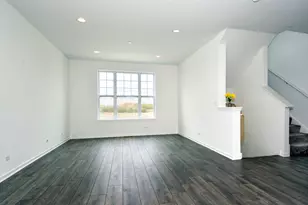 202 Timberleaf Cir, Roselle, IL 60172 - Photo 2