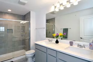 202 Timberleaf Cir, Roselle, IL 60172 - Photo 8