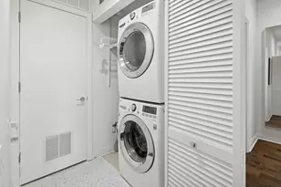 560 W Fulton St, Chicago, IL 60661 - Photo 24