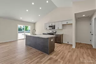 715 Apple Valley Rd, Harvard, IL 60033 - Photo 4