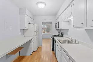 3026 Roberts Dr, Woodridge, IL 60517 - Photo 8