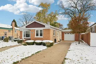 9219 S Spaulding Ave, Evergreen Park, IL 60805 - Photo 2