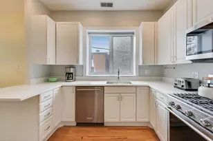 3616 N Janssen Ave, Chicago, IL 60613 - Photo 8