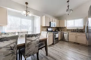 4015 Peartree Dr, Lake in the Hills, IL 60156 - Photo 14