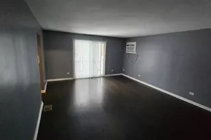 371 Mackinaw Ave, Calumet City, IL 60409 - Photo 2