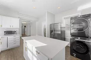 5124 W Berenice Ave, Chicago, IL 60641 - Photo 6