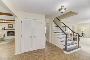 1010 W Haven Dr, Arlington Heights, IL 60005 - Photo 4