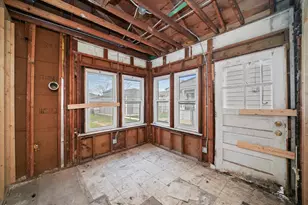 9552 S California Ave, Evergreen Park, IL 60805 - Photo 4