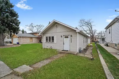 9552 S California Avenue, Evergreen Park, IL 60805 - Photo 2
