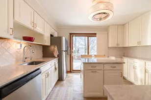 795 Plymouth Rd, Hoffman Estates, IL 60192 - Photo 10