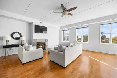 2602 W Diversey Avenue #402, Chicago, IL 60647 - Photo 2