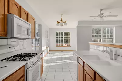 16139 Seneca Lake Circle, Crest Hill, IL 60403 - Photo 8