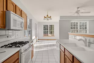 16139 Seneca Lake Cir, Crest Hill, IL 60403 - Photo 8