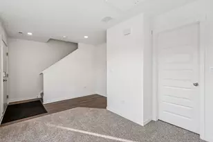 302 Summit Cir, Lombard, IL 60148 - Photo 6