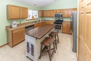 1102 Nikki Ct, Joliet, IL 60431 - Photo 4