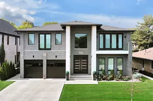 6644 N Knox Ave, Lincolnwood, IL 60712 - Photo 1