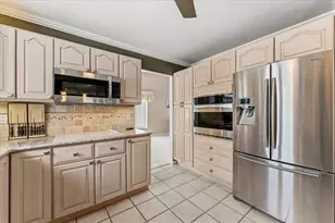 2501 Cherry Hills Dr, Champaign, IL 61822 - Photo 14