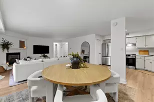 9051 S Roberts Rd, Hickory Hills, IL 60457 - Photo 6