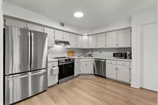 9051 S Roberts Rd, Hickory Hills, IL 60457 - Photo 8