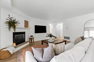 9051 S Roberts Rd, Hickory Hills, IL 60457 - Photo 4