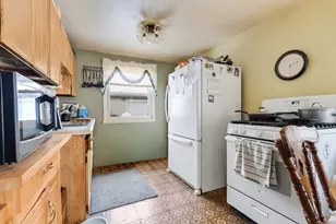 105 Adobe Cir, Carpentersville, IL 60110 - Photo 4