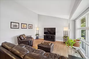 711 Carriage Hill Dr, Glenview, IL 60025 - Photo 2