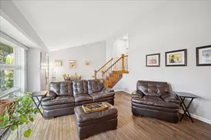 711 Carriage Hill Dr, Glenview, IL 60025 - Photo 4