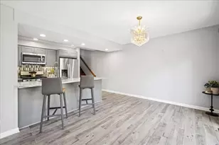 711 Carriage Hill Dr, Glenview, IL 60025 - Photo 16