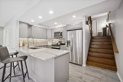 711 Carriage Hill Drive, Glenview, IL 60025 - Photo 12