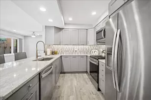 711 Carriage Hill Dr, Glenview, IL 60025 - Photo 10