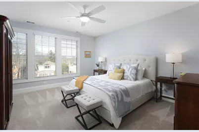 932 E Chicago Avenue, Naperville, IL 60540 - Photo 32