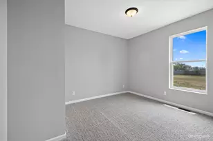 324 N Blue Jay St, Cortland, IL 60112 - Photo 14