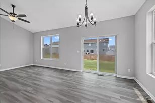 324 N Blue Jay St, Cortland, IL 60112 - Photo 6