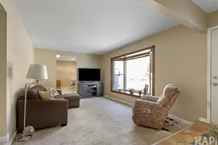 62 Ridge Ct, Lindenhurst, IL 60046 - Photo 4