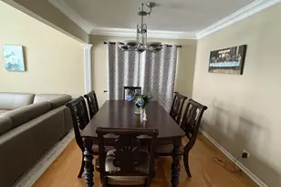 1375 Burnett Dr, Aurora, IL 60502 - Photo 2
