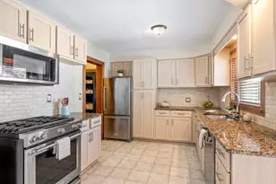 438 S Wright St, Naperville, IL 60540 - Photo 4