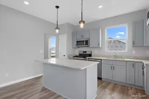 360 N Charles St, Cortland, IL 60112 - Photo 14