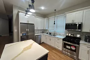 8228 S Clyde Ave, Chicago, IL 60617 - Photo 6