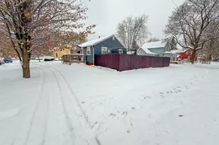 615 W 9th St, Sterling, IL 61081 - Photo 4