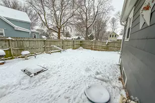 615 W 9th St, Sterling, IL 61081 - Photo 28