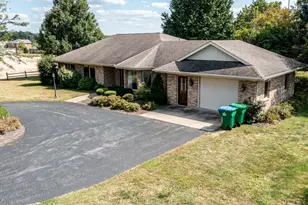 154 E US 34 Hwy, Mendota, IL 61342 - Photo 1