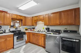 327 Hickory Ave, Romeoville, IL 60446 - Photo 16