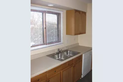429 Pacific Court, Wheeling, IL 60090 - Photo 4