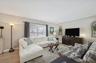 193 White Feather Ln, Gilberts, IL 60136 - Photo 4