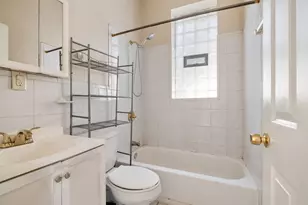 750 E 69th Pl, Chicago, IL 60637 - Photo 8