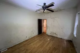 8240 S Clyde Ave, Chicago, IL 60617 - Photo 18