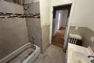 8240 S Clyde Ave, Chicago, IL 60617 - Photo 16