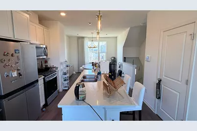 2008 Yellowstone Boulevard #2008, Mundelein, IL 60060 - Photo 8