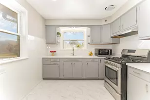 4852 W Hirsch St, Chicago, IL 60651 - Photo 10