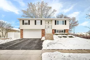 700 Evergreen Ct, Romeoville, IL 60446 - Photo 2